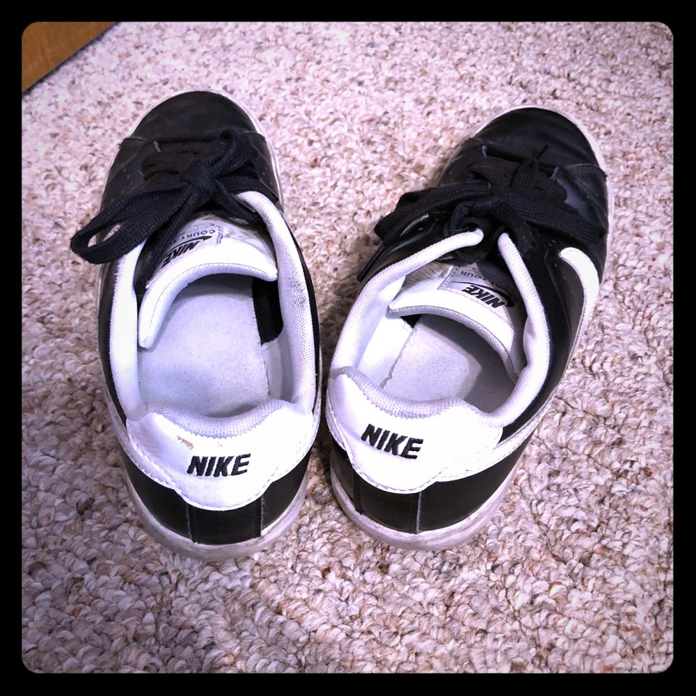 Black white nike court tour